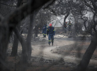 Φωτιά Αττική: Αποκαθίσταται σταδιακά η ηλεκτροδότηση στις πληγείσες περιοχές