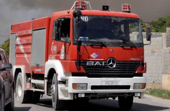 Ηράκλειο: Μάχη με τις φλόγες για την κατάσβεση πυρκαγιάς σε αποθήκη στον Δήμο Αρχανών Αστερουσίων