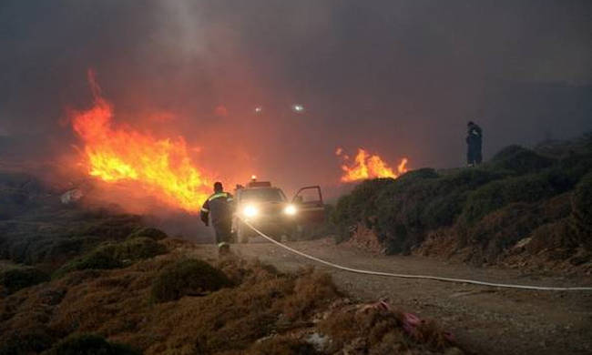 Σε εξέλιξη πυρκαγιά στα Μέγαρα – Μήνυμα του 112 για προληπτική απομάκρυνση πολιτών από τον οικισμό Ζάχουλη