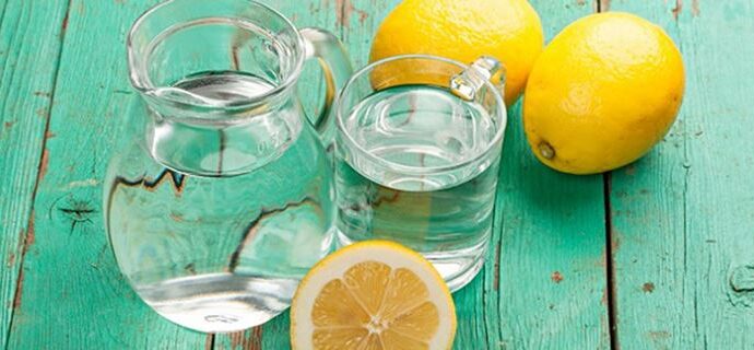Νερό με λεμόνι: Τα 4 σημαντικά οφέλη του για το δέρμα