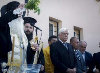 Παυλόπουλος σε μαθητές στη Ραφήνα: Να μην ξεχάσετε τίποτα από την τραγωδία