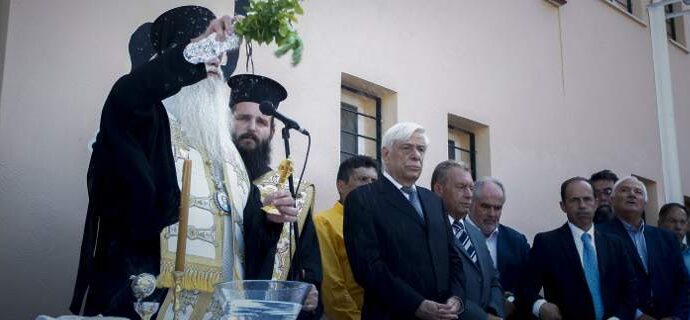 Παυλόπουλος σε μαθητές στη Ραφήνα: Να μην ξεχάσετε τίποτα από την τραγωδία