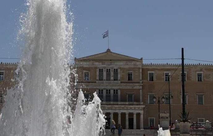 Η ρευστοποίηση των κοινοβουλευτικών ομάδων και ο νέος διπολισμός