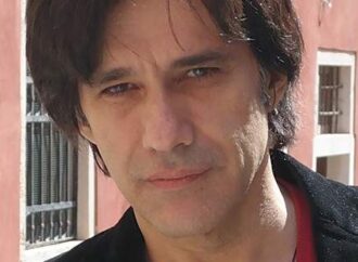 Ο Αλέξης Σταμάτης παρουσιάζει δύο θεατρικά του επί σκηνής… από αντίδραση