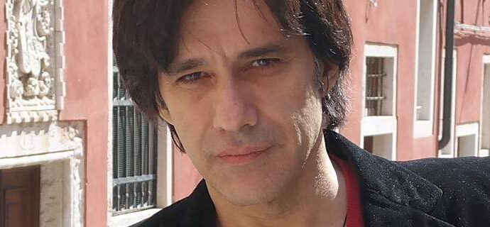 Ο Αλέξης Σταμάτης παρουσιάζει δύο θεατρικά του επί σκηνής… από αντίδραση