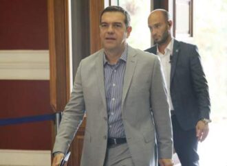 Eφτασε στο γραφείο του στη Θεσσαλονίκη ο Aλέξης Τσίπρας [εικόνες]