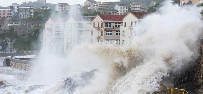 Η Ιαπωνία πλήττεται από τον σφοδρότερο τυφώνα των τελευταίων 25 ετών
