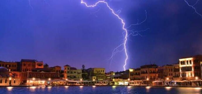 Χορός αστραπών στον ουρανό της Κρήτης -Απότομη αλλαγή του καιρού [εικόνες]
