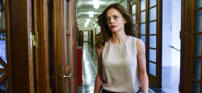 Αχτσιόγλου: «Η διαδικασία αύξησης κατώτατου μισθού θα διαρκέσει 4 μήνες»