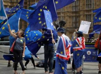 Αυξάνονται οι «κοψοχέρηδες» του Brexit: 2,6 εκατ. το μετάνιωσαν για το «Ναι» στο δημοψήφισμα