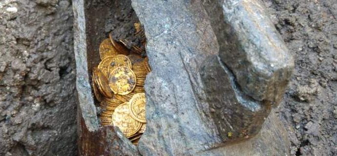 Εκατοντάδες χρυσά νομίσματα βρέθηκαν στο υπόγειο ενός παλαιού θεάτρου στην Ιταλία [εικόνες]