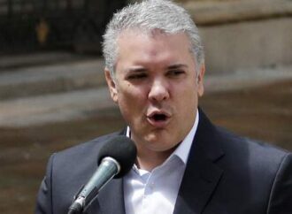 Κολομβία: Ο πρόεδρος Ντούκε δήλωσε ότι περιμένει από τον ELN την απελευθέρωση όλων των ομήρων