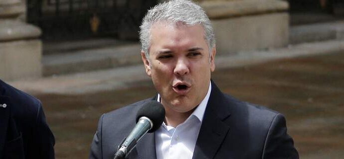 Κολομβία: Ο πρόεδρος Ντούκε δήλωσε ότι περιμένει από τον ELN την απελευθέρωση όλων των ομήρων