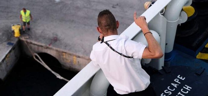 Πάλι χωρίς πλοία, χιλιάδες εγκλωβισμένοι στα νησιά -Τι γράφει ο ξένος Τύπος