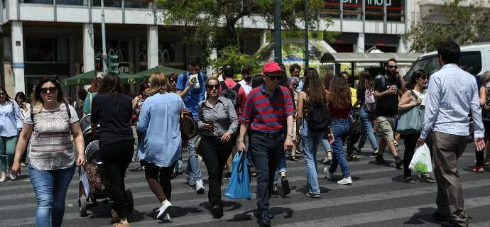 Περιορίζονται οι γεννήσεις και αυξάνονται οι θάνατοι στην Ελλάδα