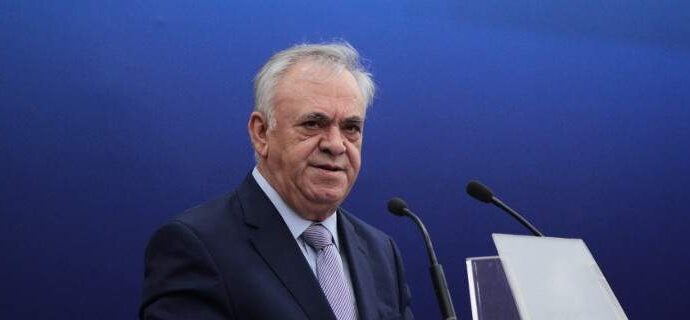 Δραγασάκης: «Αναγκαστήκαμε να ψηφίσουμε μειώσεις συντάξεων»