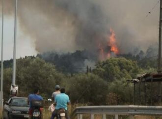 Φωτιά στο Πέραμα -Σηκώθηκε ελικόπτερο