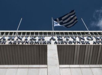 Οδηγός ταξί βρήκε παιδί 5 ετών να περιπλανιέται έξω από το Πεδίον του Αρεως -Το μετέφερε στη ΓΑΔΑ