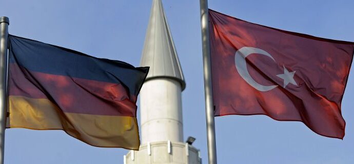 Οι αναταράξεις στην τουρκική οικονομία στρέφουν την Αγκυρα σε Γερμανία και ΕΕ