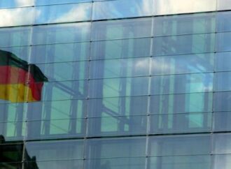 Γερμανικές βιομηχανίες: Η πολιτική Τραμπ και το Βrexit «φρενάρουν» την ανάπτυξη