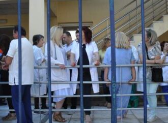 Αναδρομικά τριών ταχυτήτων για ένστολους, πανεπιστημιακούς, γιατρούς