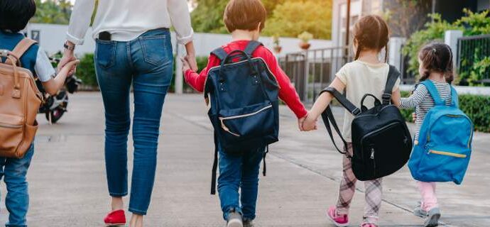 Τι ισχύει για τις γονικές άδειες τώρα που άρχισαν τα σχολεία -Διάρκεια και αποδοχές