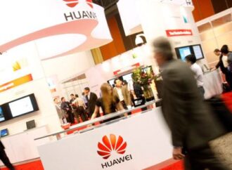 Η Huawei τρολάρει την Apple για τα νέα iPhone: «Ευχαριστούμε που δεν άλλαξες κάτι»