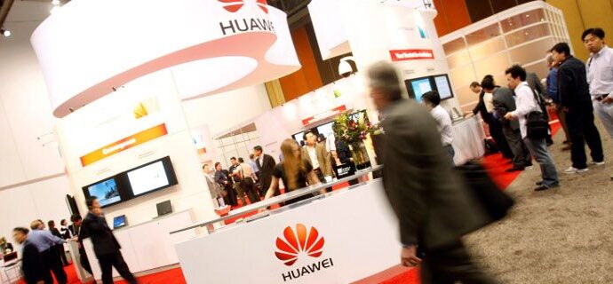 Η Huawei τρολάρει την Apple για τα νέα iPhone: «Ευχαριστούμε που δεν άλλαξες κάτι»