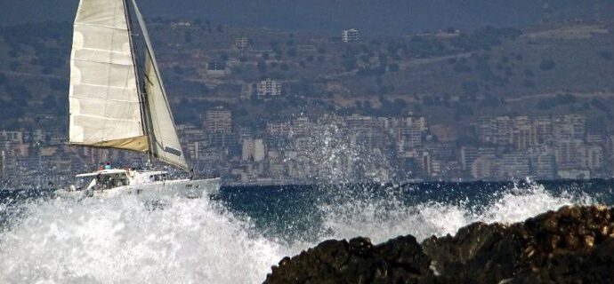 Ακυβέρνητο ιστιοφόρο εξέπεμψε SOS κοντά στην Λευκάδα