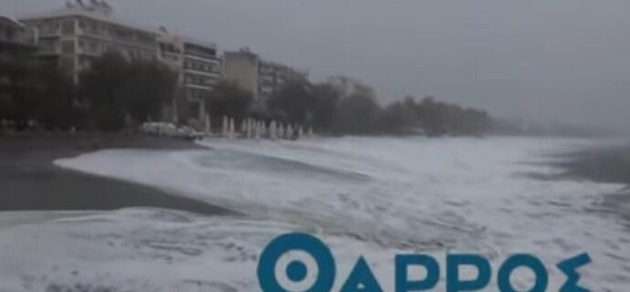 Ο κυκλώνας Ζορμπάς έφτασε στην Καλαμάτα – Τεράστια κύματα [εικόνες & βίντεο]