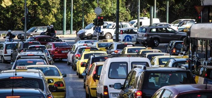 Η κακοκαιρία έφερε μποτιλιάρισμα στους δρόμους της Αττικής