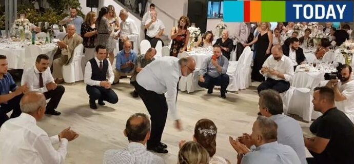 Το ζεϊμπέκικο του Κουρουμπλή -Σε γάμο στην Πρέβεζα [βίντεο]