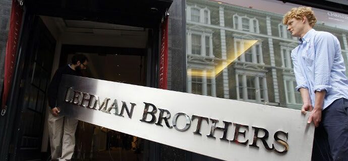 DW: Τι θα συνέβαινε αν κατέρρεε σήμερα η Lehman Brothers;