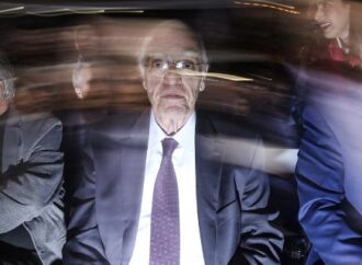 Αποστασία για να πέσει η Ενωση Κεντρώων βλέπει ο Λεβέντης