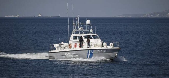 Ημιβυθίστηκε τμήμα πλωτής δεξαμενής στα ναυπηγεία Ελευσίνας
