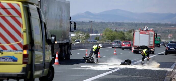 Φωτιά σε φορτηγό στην Ε.Ο. στον κόμβο της Μαλακάσας