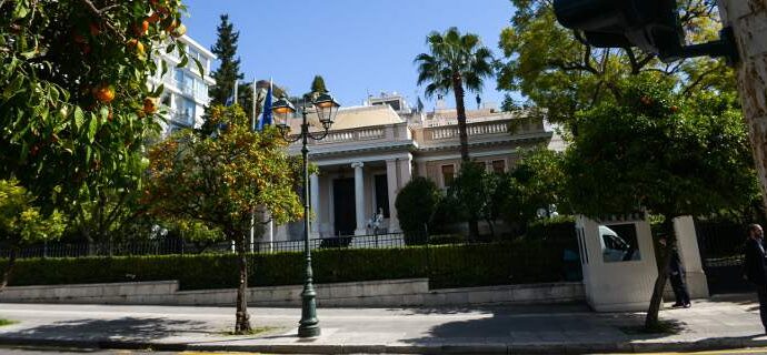 Μουδιασμένοι στο Μαξίμου από τη δήλωση Ρέγκλινγκ για το χρέος -Οι περικοπές στις συντάξεις τρομάζουν