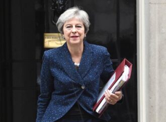 Μέι: Brexit με τους δικούς μου όρους, αλλιώς δεν θα υπάρξει συμφωνία με την ΕΕ