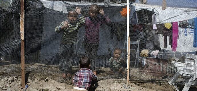 DW: Σώστε τα παιδιά στη Μόρια -4 απόπειρες αυτοκτονίας σε 1 εβδομάδα
