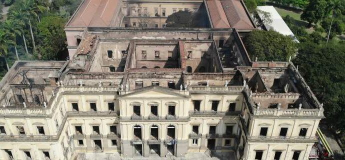 Απογοητευτικές εικόνες από το Εθνικό Μουσείο Βραζιλίας -Θησαυρός χιλιάδων ετών έγινε στάχτη και αποκαΐδια [εικόνες]