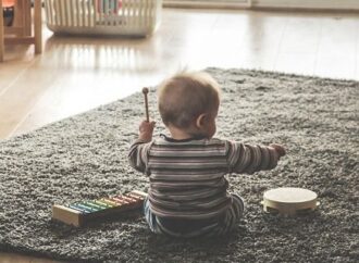 Η σπουδαιότητα της ενασχόλησης με τη μουσική από τη βρεφική και νηπιακή ηλικία