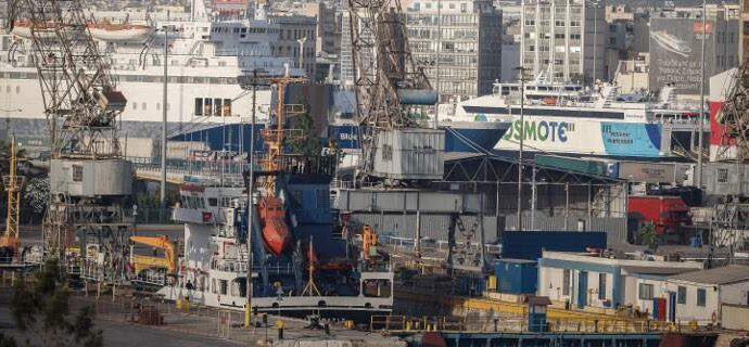 24ωρη απεργία της ΕΝΕΔΕΠ στον Πειραιά -Προβλήματα στη διακίνηση κοντέινερ