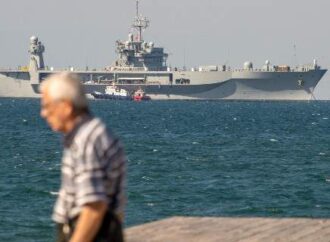 Εντυπωσιάζει και τρομάζει το USS Mount Whitney -Η ναυαρχίδα του 6ου Αμερικανικού Στόλου πλέει στη Θεσσαλονίκη [εικόνες]
