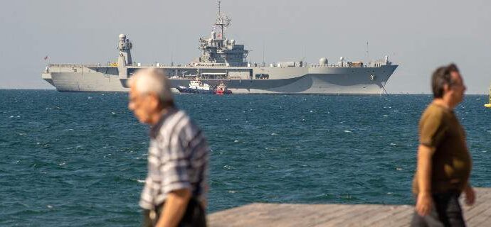 Εντυπωσιάζει και τρομάζει το USS Mount Whitney -Η ναυαρχίδα του 6ου Αμερικανικού Στόλου πλέει στη Θεσσαλονίκη [εικόνες]