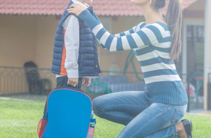 Πρώτη μέρα στο σχολείο: Γιατί οι ειδικοί προειδοποιούν να μην δημοσιεύετε φωτογραφίες των παιδιών σας στο facebook