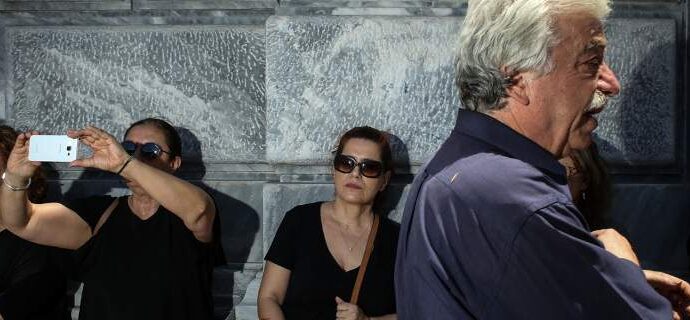 Το plan b της κυβέρνησης: Να δώσει 13η σύνταξη και εφάπαξ