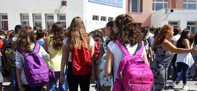 Ο ΓΓ υπ. Παιδείας τα μαζεύει για το… «να κοιμόμαστε παραπάνω» -Στις 9 το σχολείο για να λειτουργεί καλύτερα ο εγκέφαλος