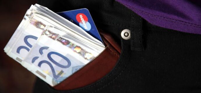 Aγιος Νικόλαος: Ζευγάρι τουριστών βρήκε και παρέδωσε πορτοφόλι με 7.000 ευρώ