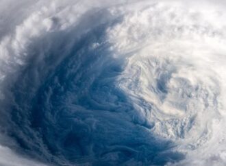 Ιαπωνία: Στην Οκινάουα ο σούπερ-τυφώνας Τράμι -Τουλάχιστον 17 τραυματίες [εικόνες]