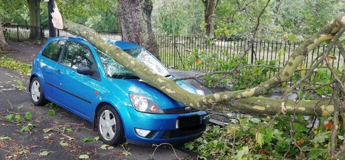 Η τροπική καταιγίδα Αλι σαρώνει Βρετανία-Ιρλανδία: 2 νεκροί, πρωτοφανείς εικόνες, οι άνεμοι παρέσυραν αεροπλάνο [βίντεο]